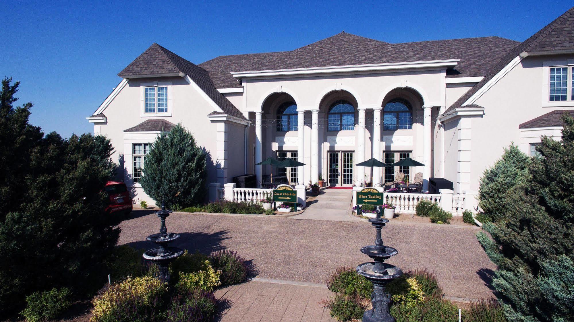 Claremont Inn & Winery Stratton Exterior photo